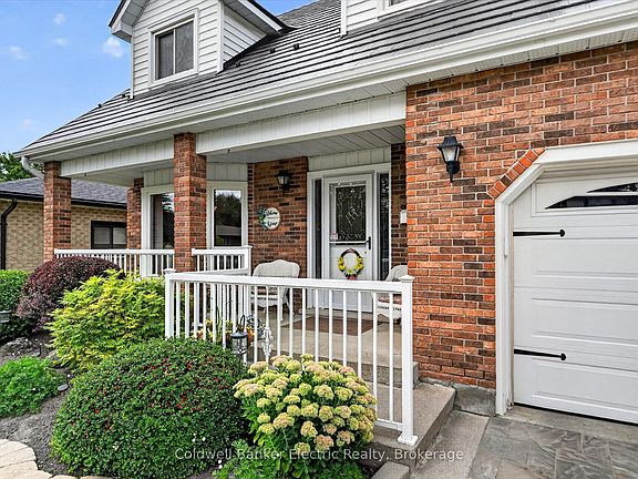 3rd image of 948 Smithside Ct
