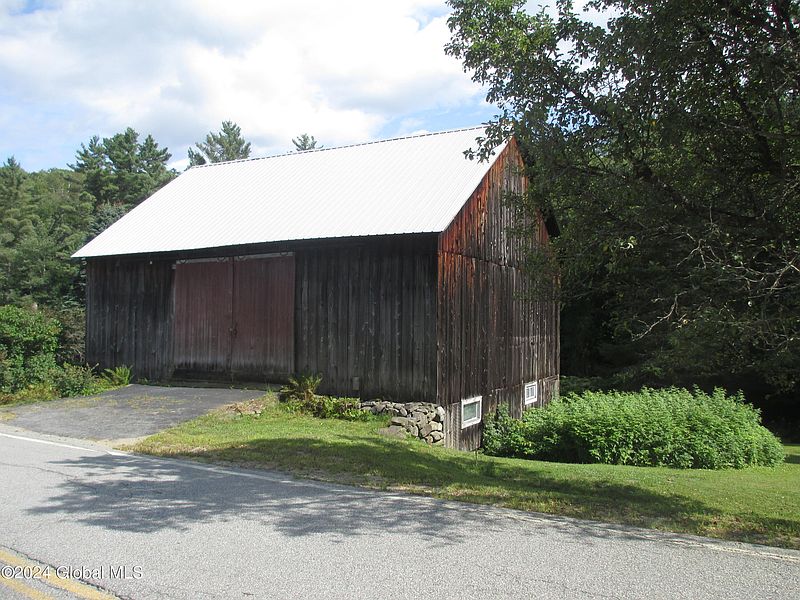 3rd image of 1143 Dartmouth Road