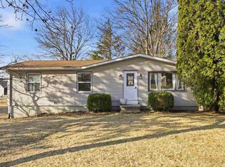 40 Greenview Dr, West Branch, IA 52358