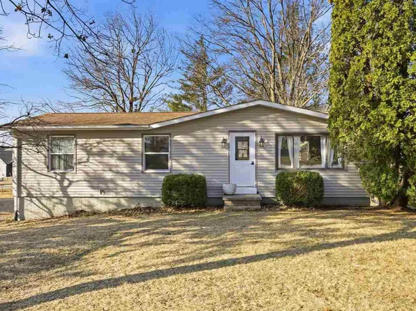 40 Greenview Dr, West Branch, IA 52358