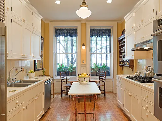 Sold by Sotheby's International Realty | media 2