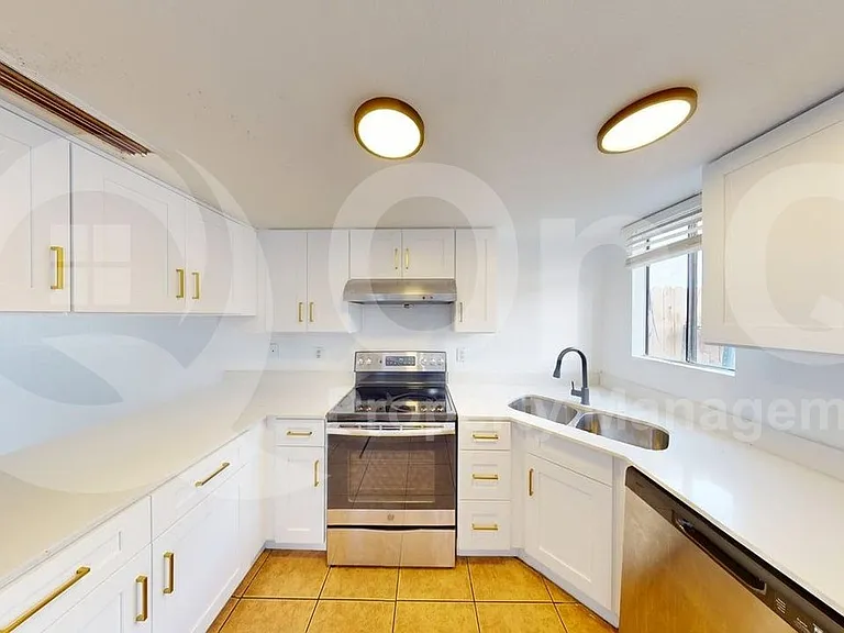 15601 N 30th St #5 — Photo 4