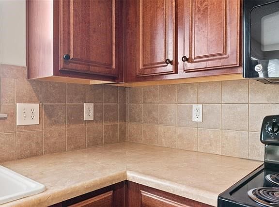 3rd image of 1615 N 128th St