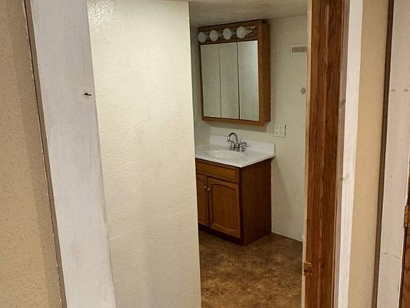 5th image of 335 Lake St