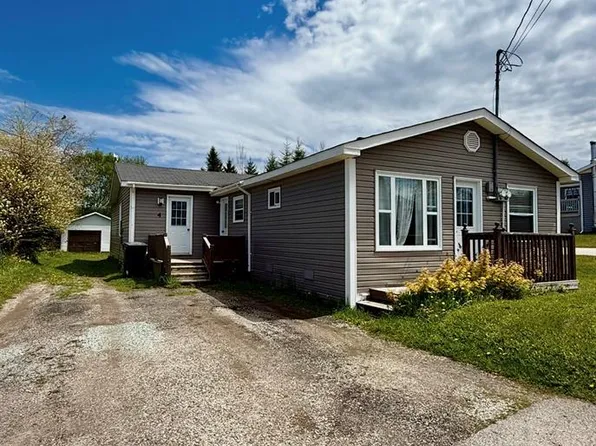 4 Sixth Avenue, Deer Lake, NL A8A2B5