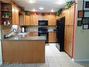 4th image of 2940 SW 5th Ave