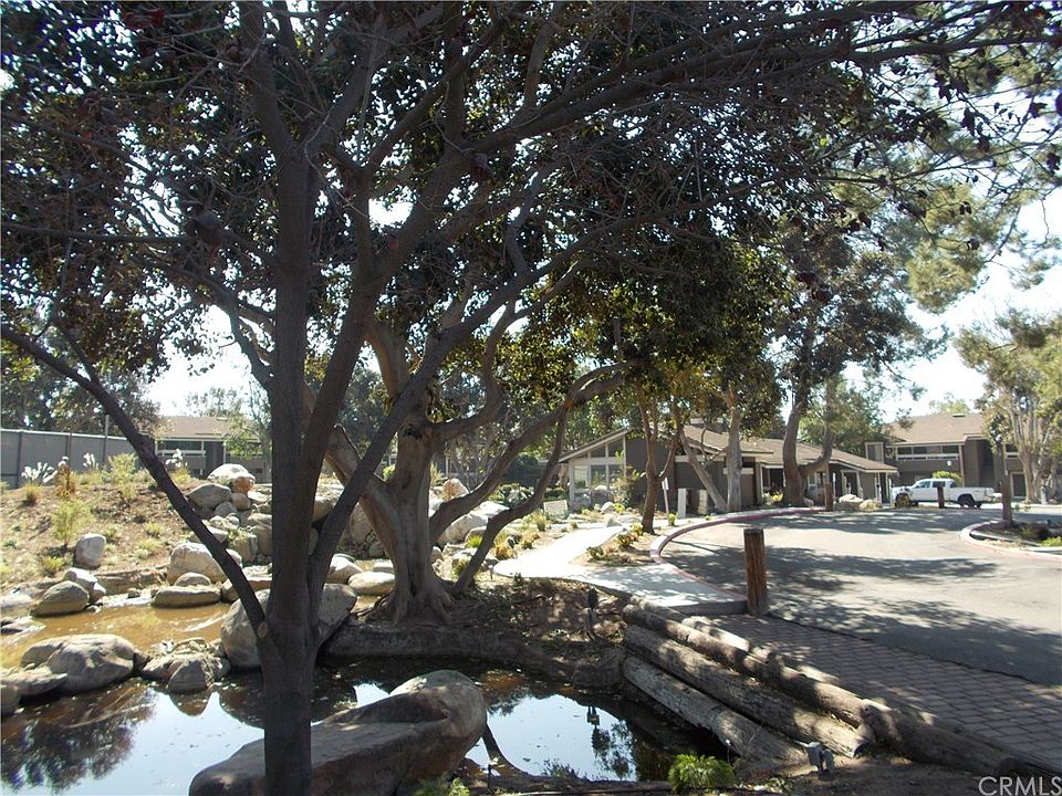 2nd image of 33 Streamwood