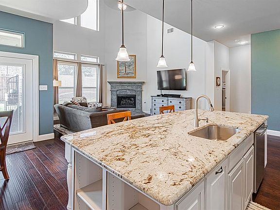 3rd image of 816 Packhorse Dr