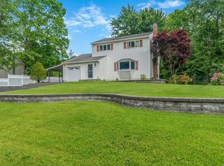 19 Flicker Dr, Middle Island, NY 11953