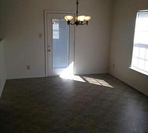 3rd image of 1557 Broyles Ln