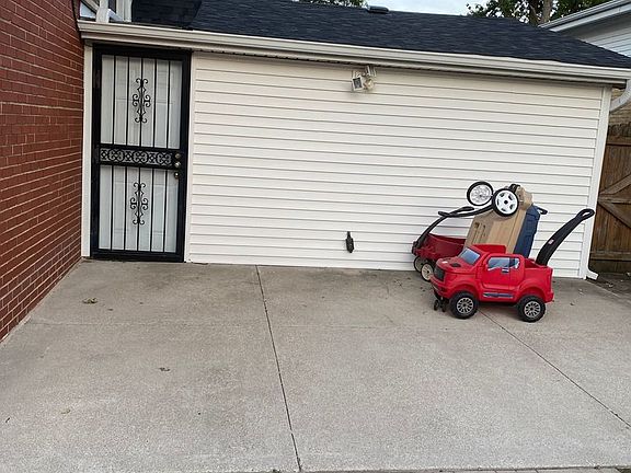2nd image of 330 N Arquilla Dr
