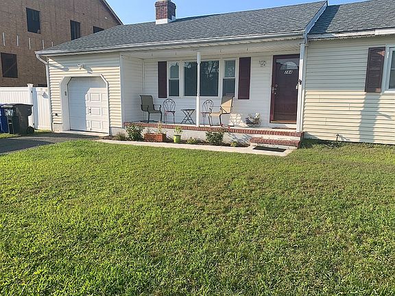 2nd image of 284 Maine St