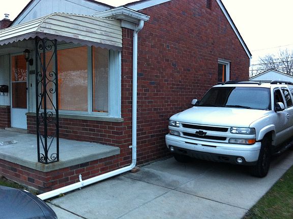 2nd image of 28339 Groveland St