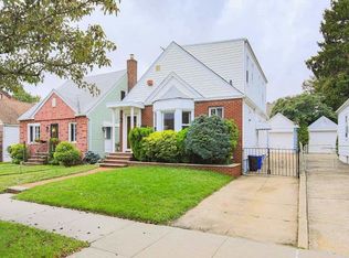 4616 196th St, Flushing, NY 11358