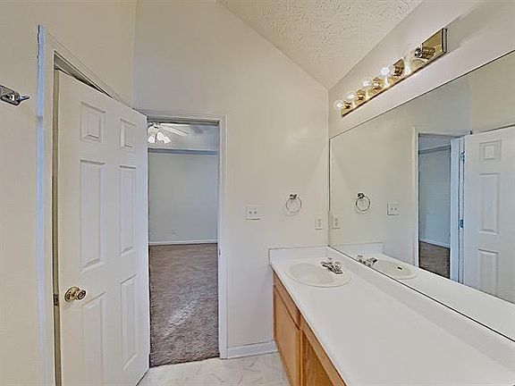 3rd image of 102 Stoney Brook Way