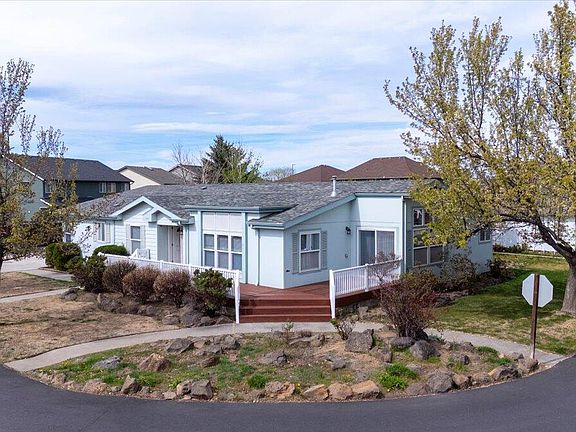 3rd image of 533 NE Shoshone Dr
