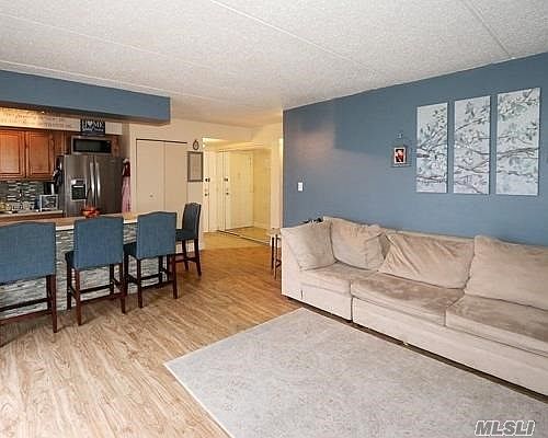 5th image of 725 Miller Ave