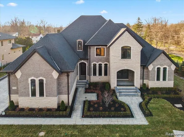 37651 Hidden Valley Ct, Clinton Township, MI 48036
