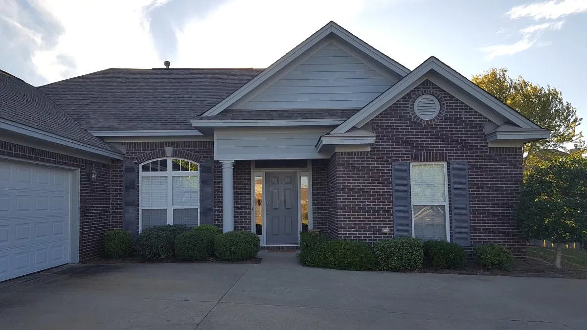4 bed, 2.5 bath, 2050 sqft, $2,250 — Photo 2