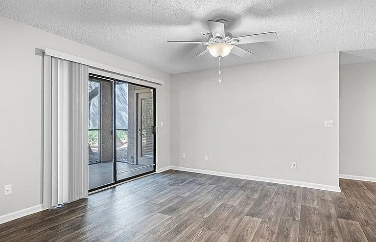 Sabal Palm at Lake Buena Vista Apartment Homes — Photo 12