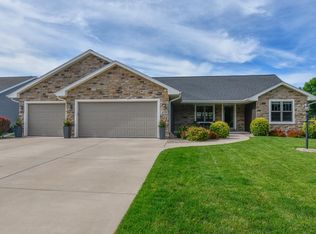 275 Royal Saint Pats Dr, Wrightstown, WI 54180