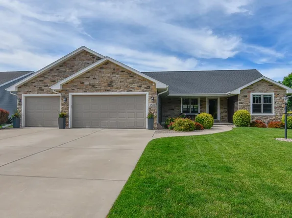 275 Royal Saint Pats Dr, Wrightstown, WI 54180