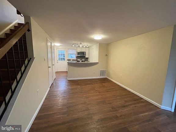 3rd image of 4437 Pembrook Village Dr #123