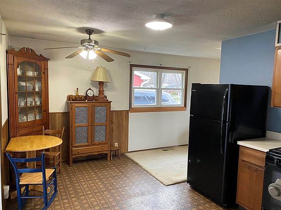 4th image of 1906 S Victoria Dr