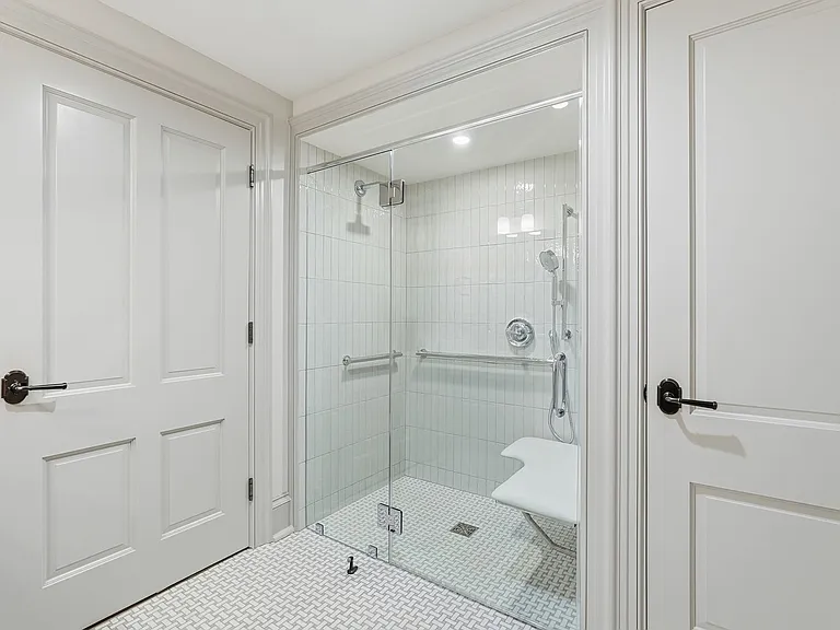 124 E McDonough St — Photo 39