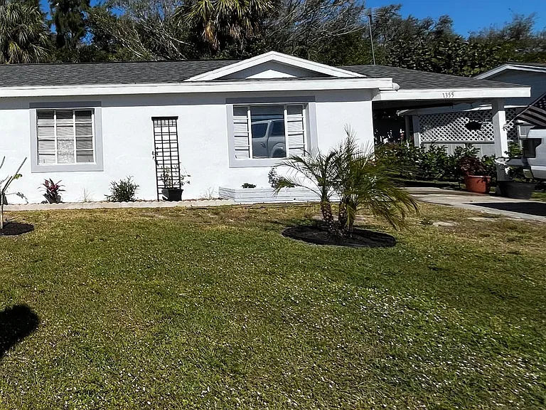 1355 Bradford Rd — Photo 1