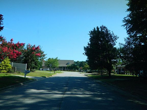 5th image of 720 Prestwick Dr