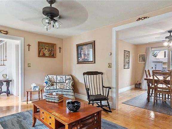 3rd image of 21 Brookwood Rd