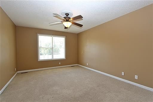 3rd image of 473 Caney Ln