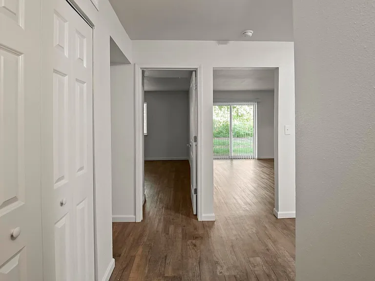 Westport Crossing Apartments — Photo 16