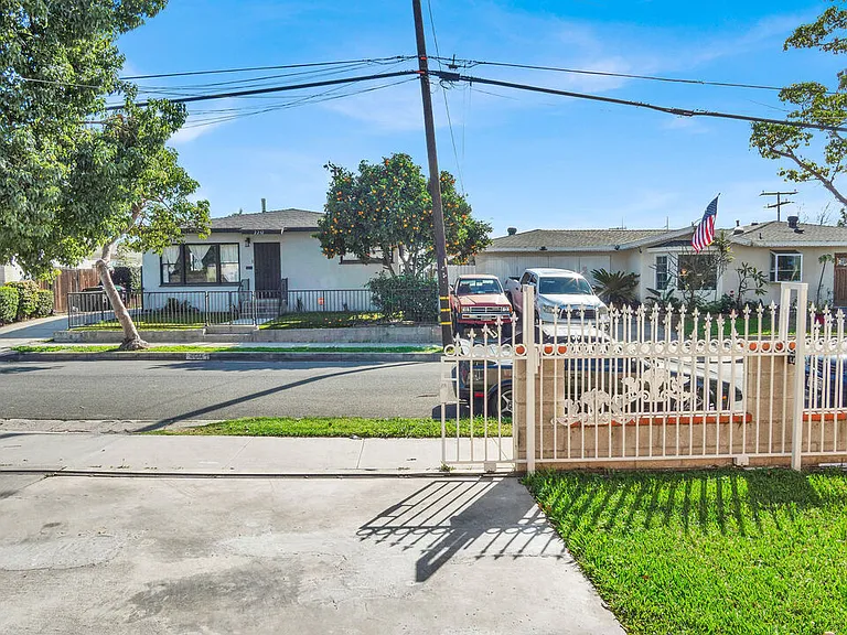 2239 W Lincoln St — Photo 3