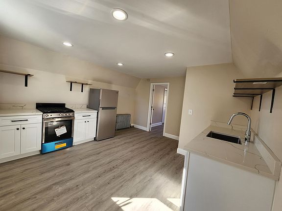 4th image of 265 N 5th St Floor 3