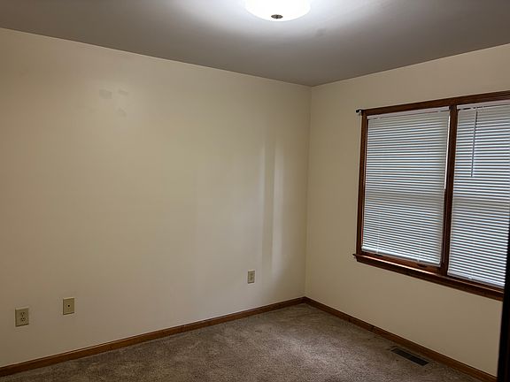 5th image of 163 Hillcrest Dr