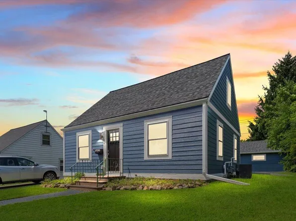 1136 N 8th AVENUE, West Bend, WI 53090