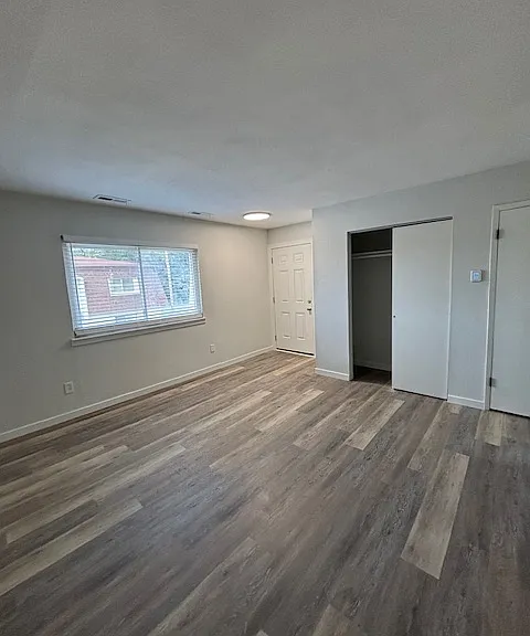 2734 Center St #D — Photo 7