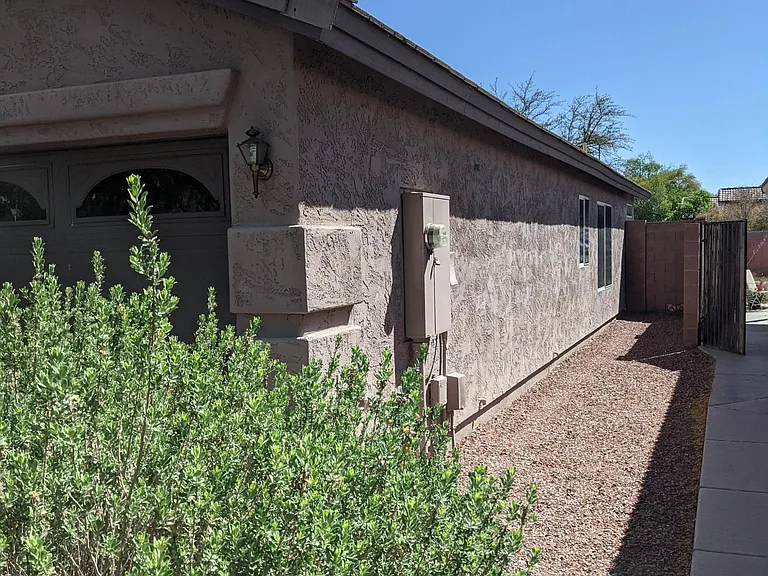 1942 E Aire Libre Ave — Photo 3