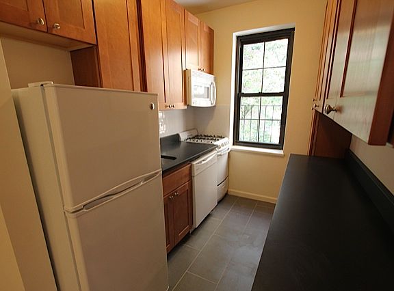 2nd image of 205 W 15th St APT 4B