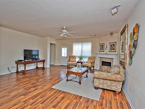 3rd image of 18522 Lodgepole Pine St