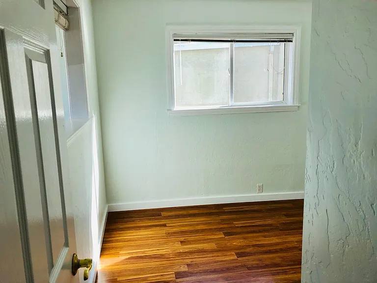 Humboldt Ave — Photo 12