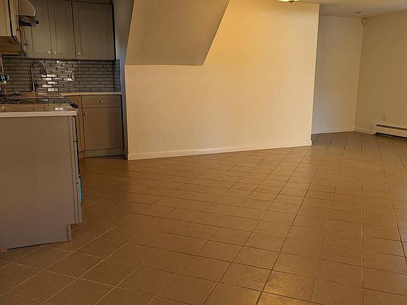 3rd image of 25 Parkview Ave #3