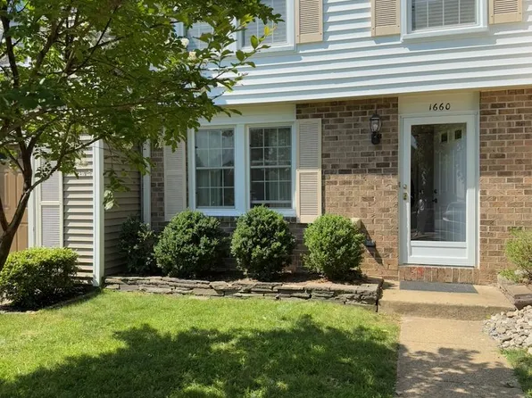 1660 Sierra Woods Dr, Reston, VA 20194