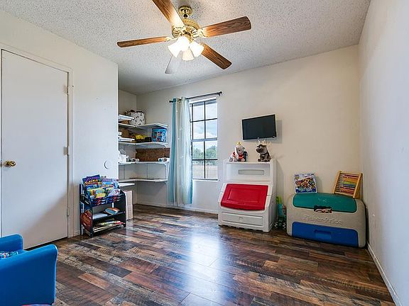 2nd image of 806 Garden Ave