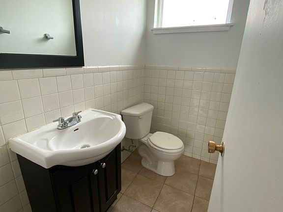 5th image of 146 Queen St E #2