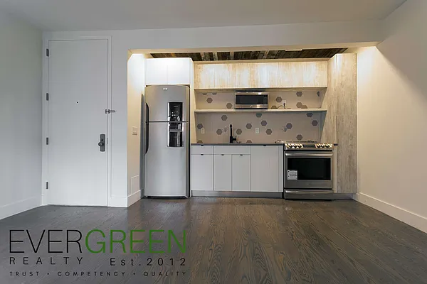 Rented by Evergreen Apartments BK | media 16