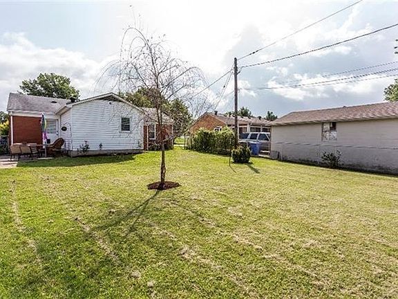 3rd image of 520 Parkside Dr