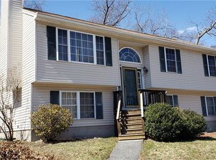 27 Lantern Rd, Smithfield, RI 02917